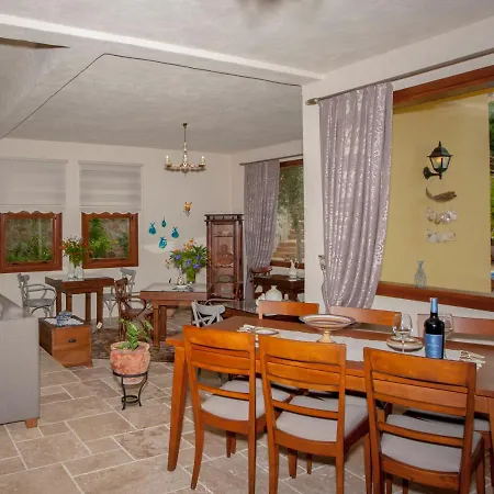 Πανσιόν Authentic Boutique